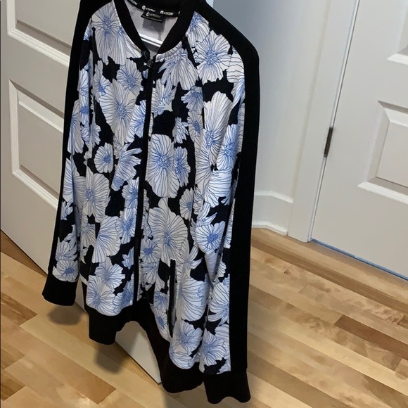 Light weight active jacket - Picture 2 of 3